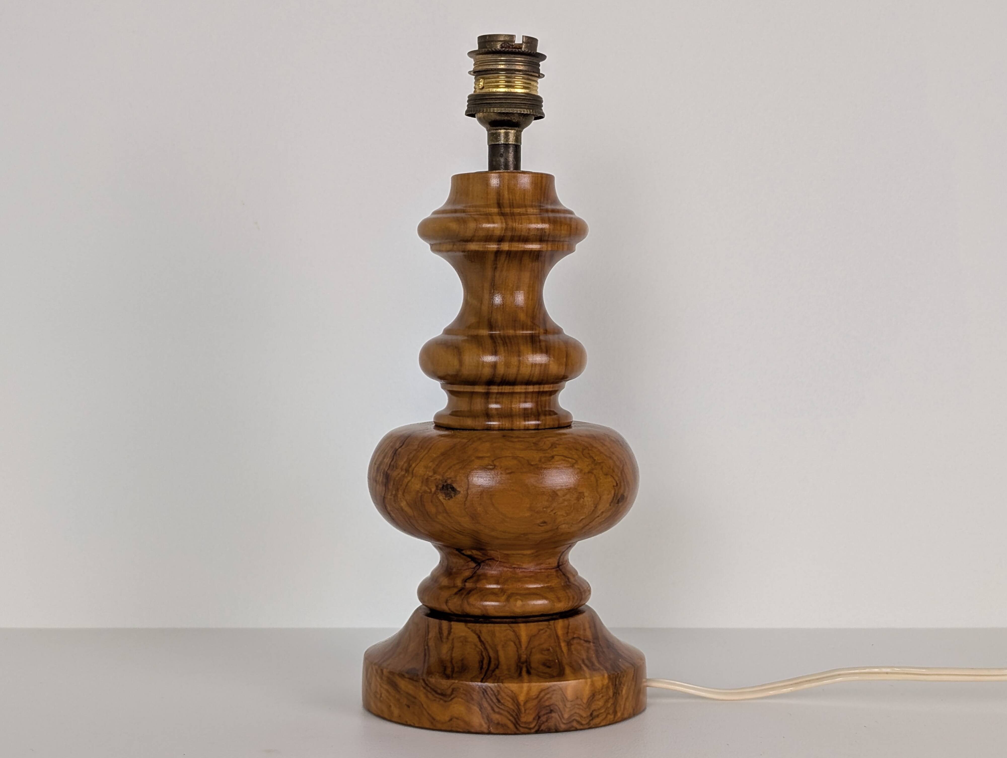 Lampe en bois tourné