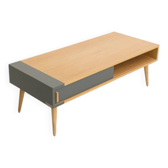 Coffee table with an oak box equipped with 2 sliding doors, solid oak legs