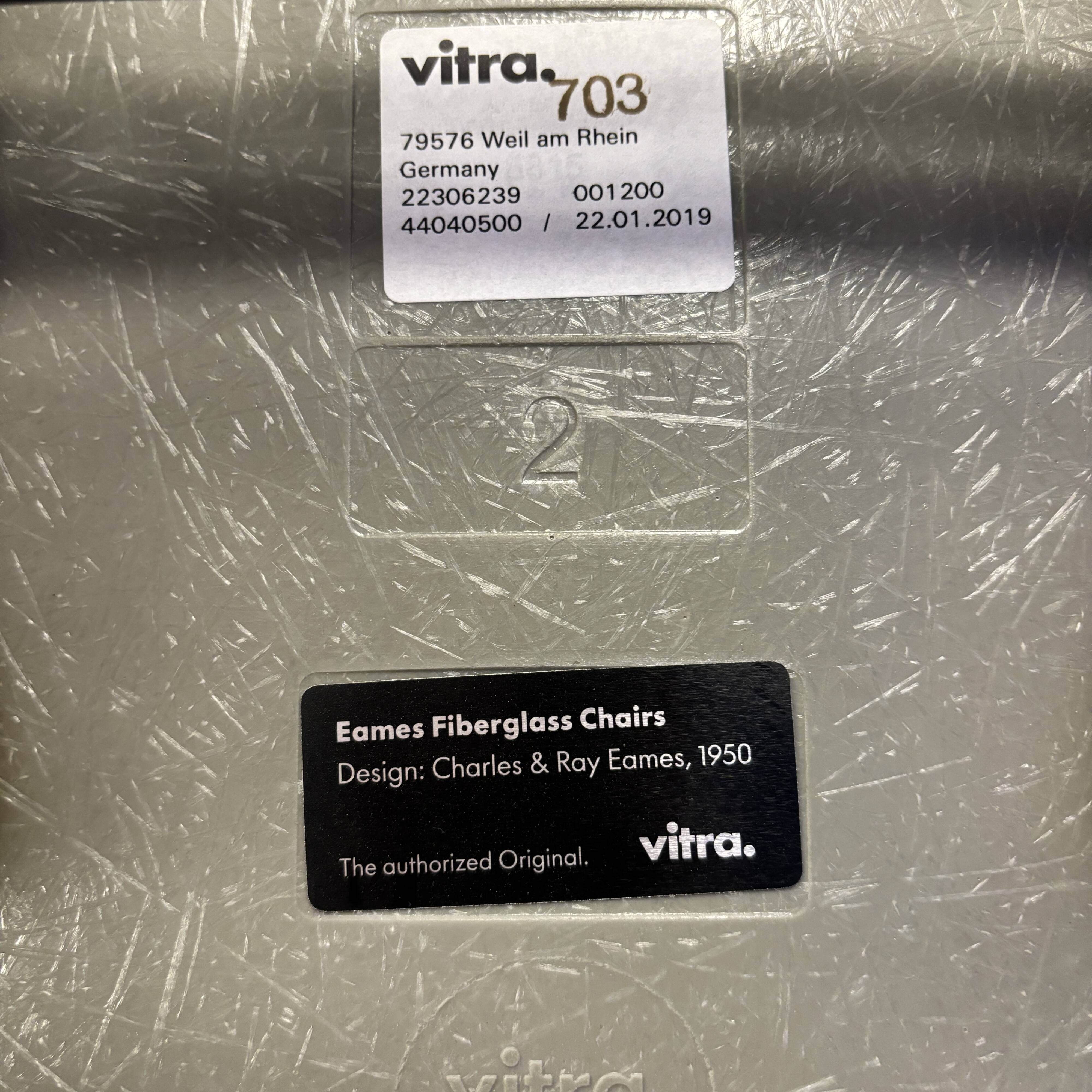 Eames Fiberglass Side DSX Chair - Vitra