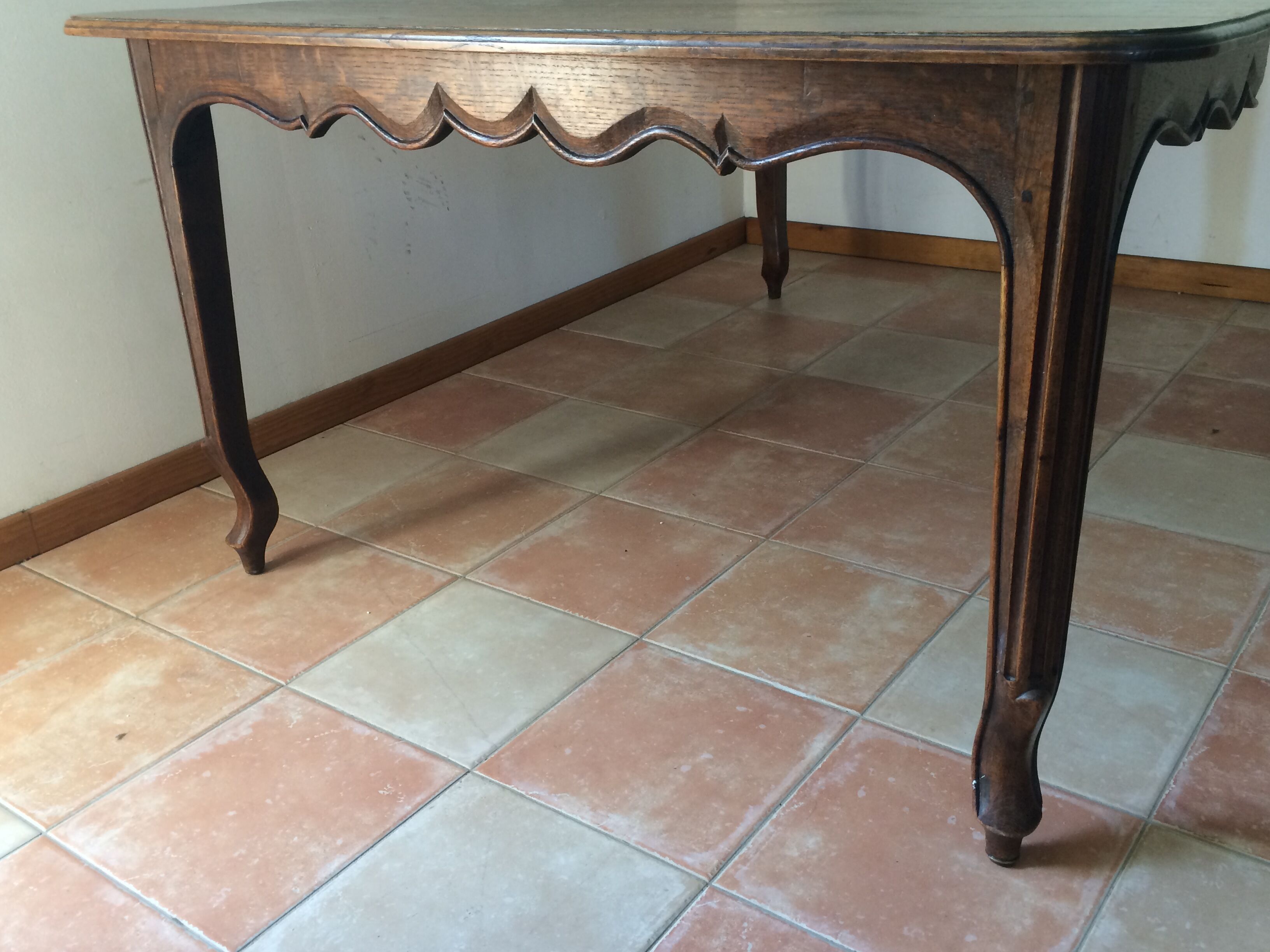 Expandable oak farm table. Late 19th.