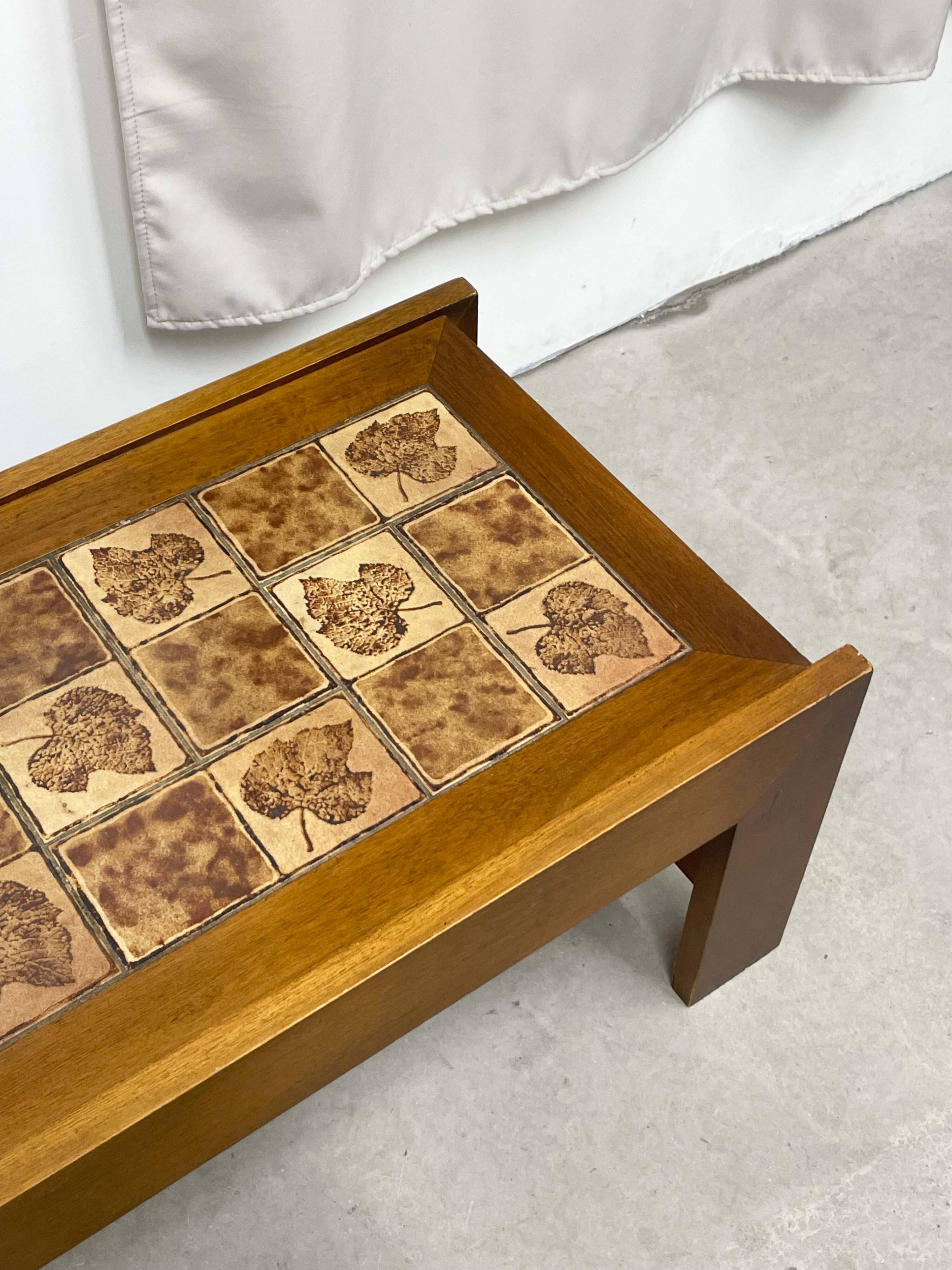 Table basse en bois et céramique
