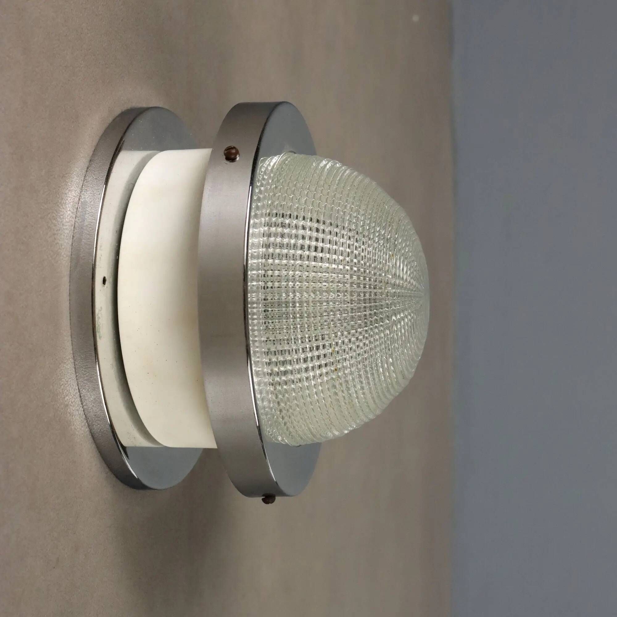 Vintage wall light in aluminium and glass, Italy, 1960s