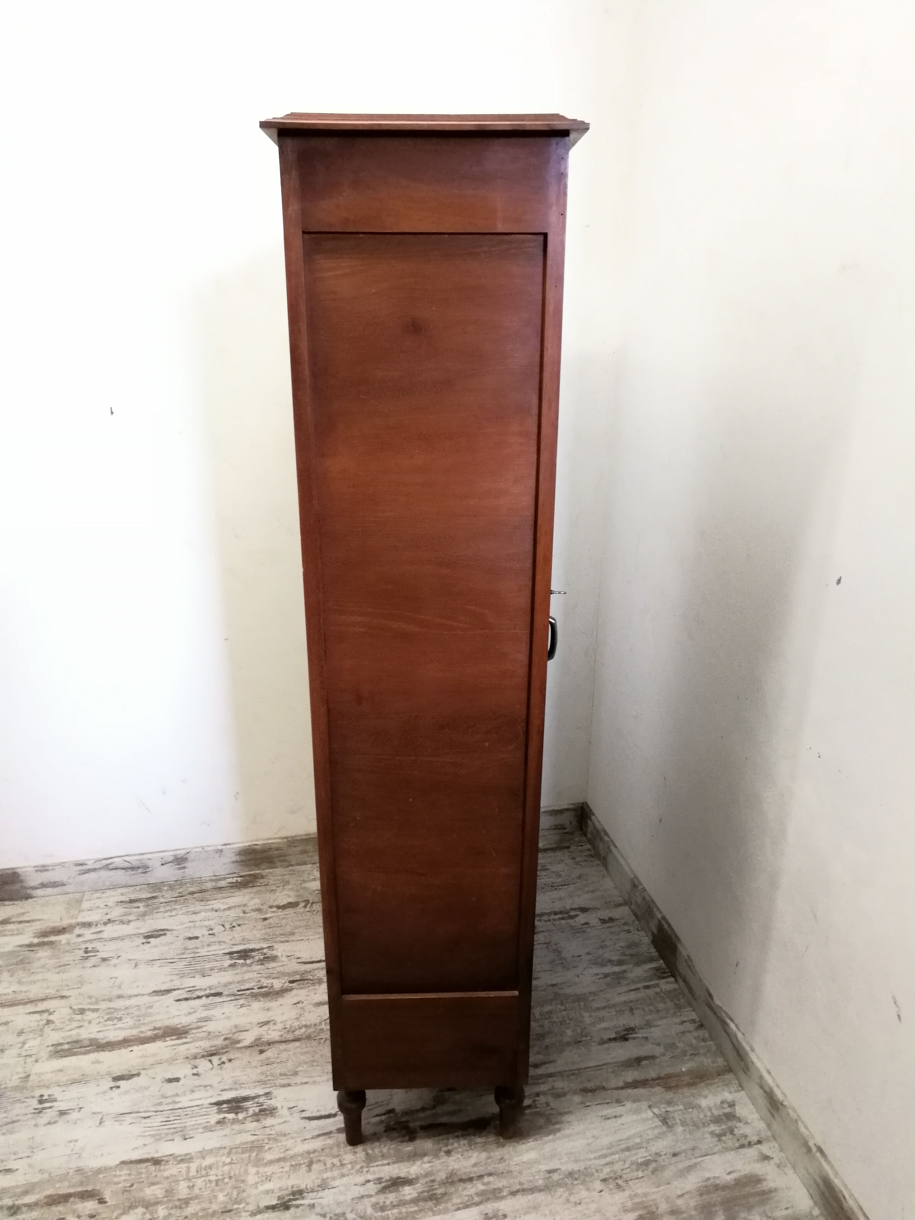 Showcase / glazed furniture