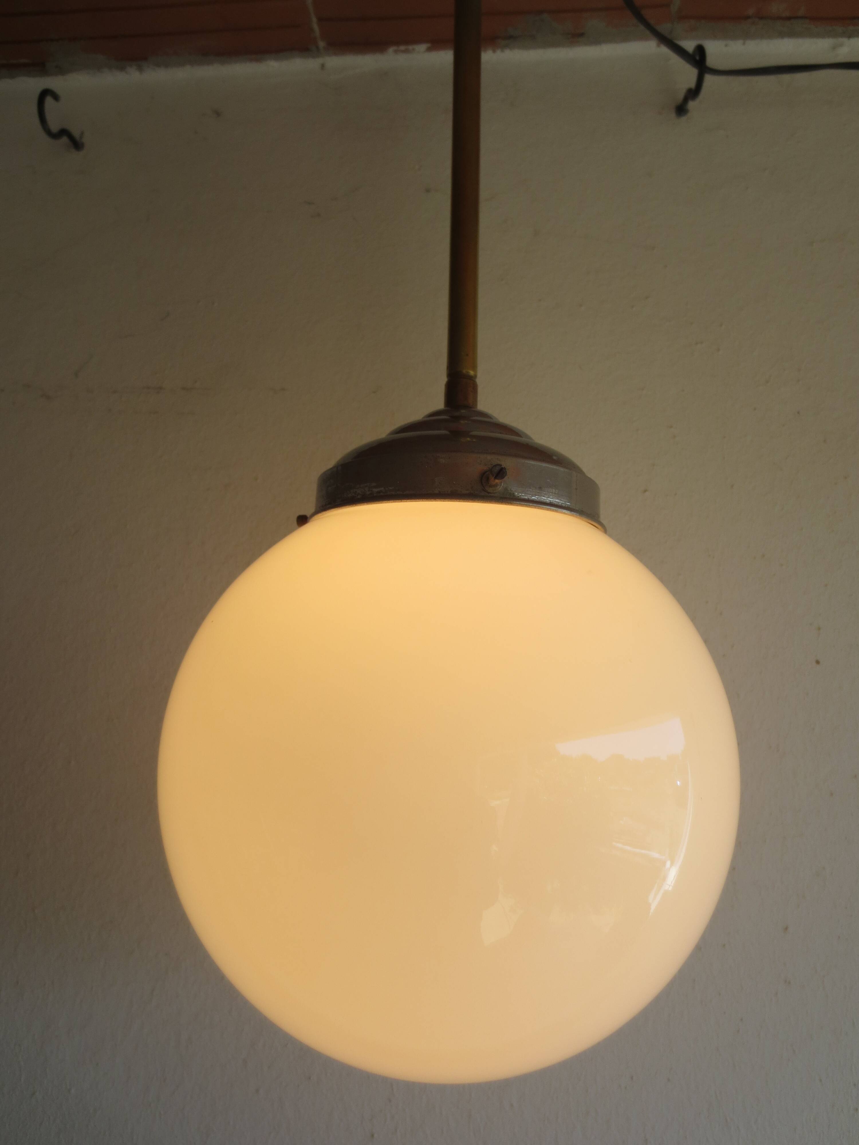 Suspension  laiton et opaline blanche