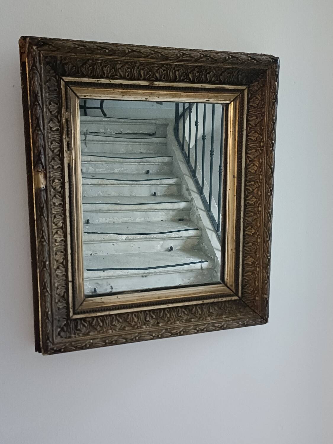 Antique mirror in wood and gilded stucco