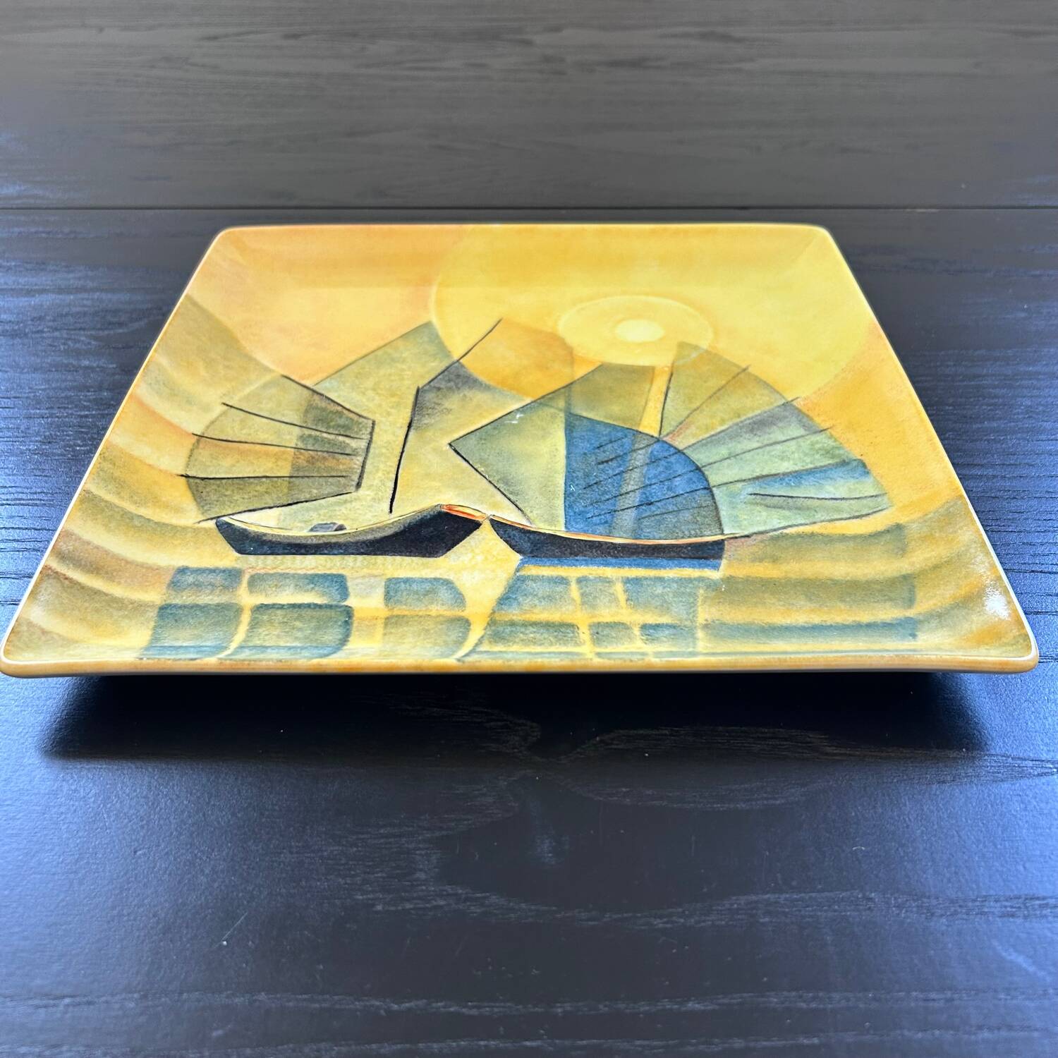 Square dish with junk decoration