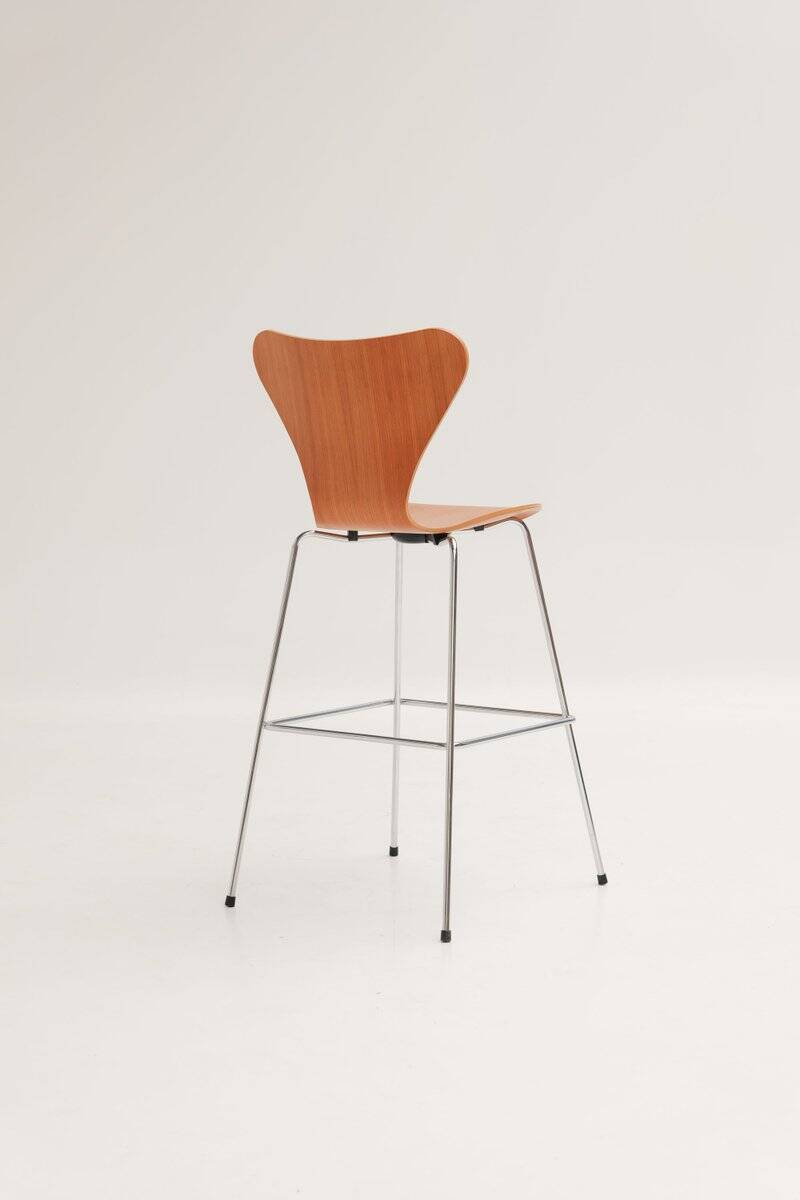 Bar stool Series 7 3187 in wood by Arne Jacobsen for Fritz Hansen