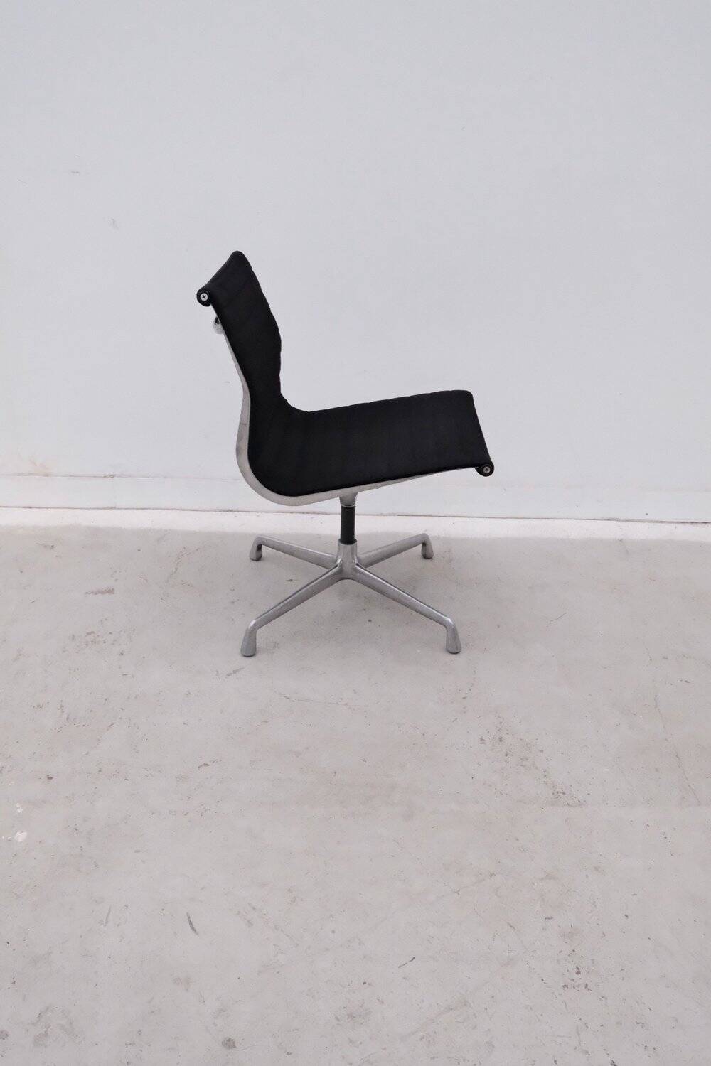 “ea 101” chairs by charles & ray eames for herman miller, 1970