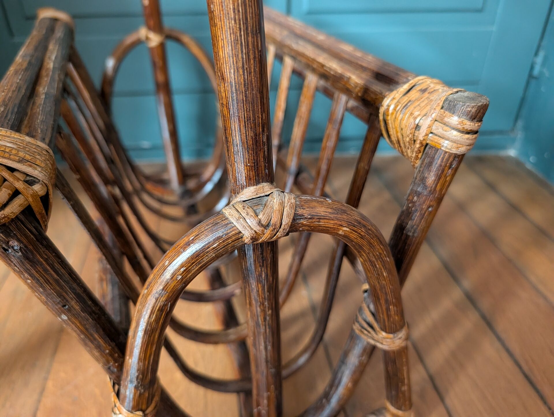 Vintage magazine rack in rattan and bamboo – 1960s/70s