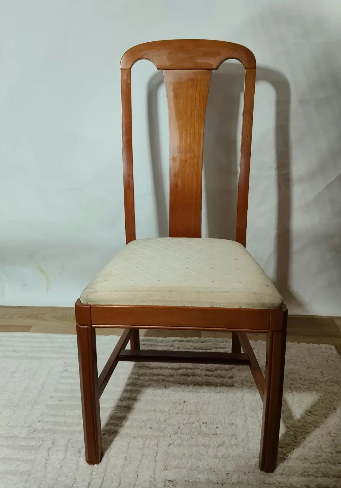 Set of 4 vintage chairs in stained wood and cream fabric.