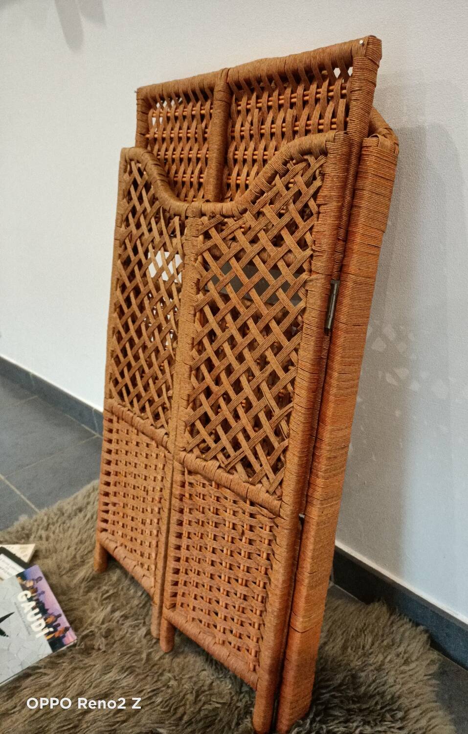Folding rattan shelf