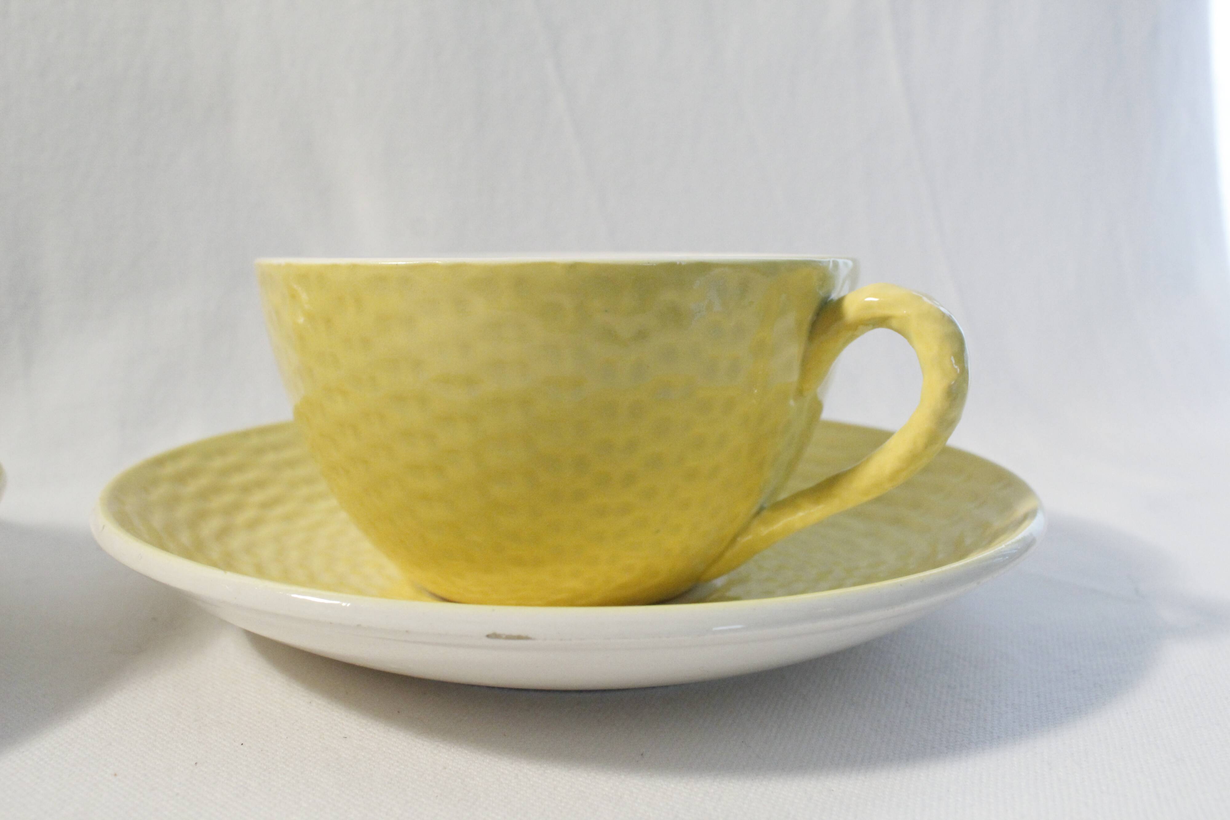 Lot 2 tea cups and yellow vintage saucer - Digoin Sarreguemines