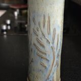 Vase rouleau/tube en grès ciselé et vernissé signé
