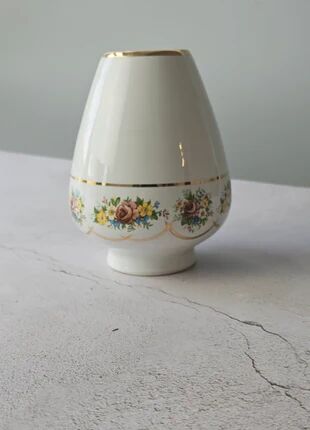 Brussels porcelain vase with a gold rim and flowers