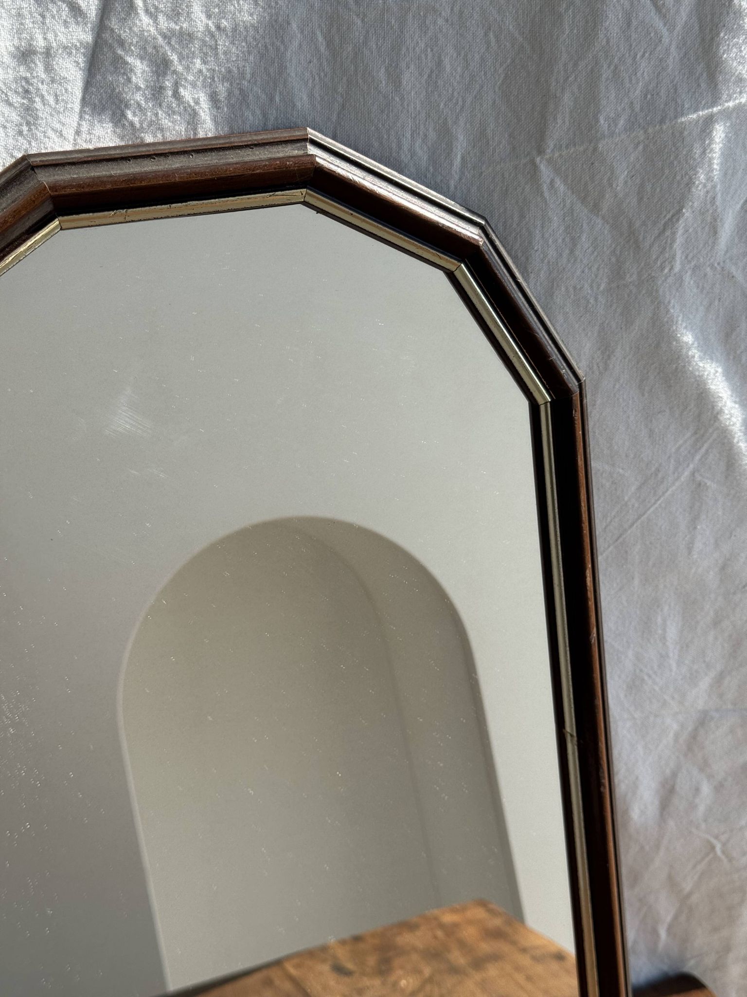 Petit miroir arrondi, cadre en bois, encadrement doré H49,5