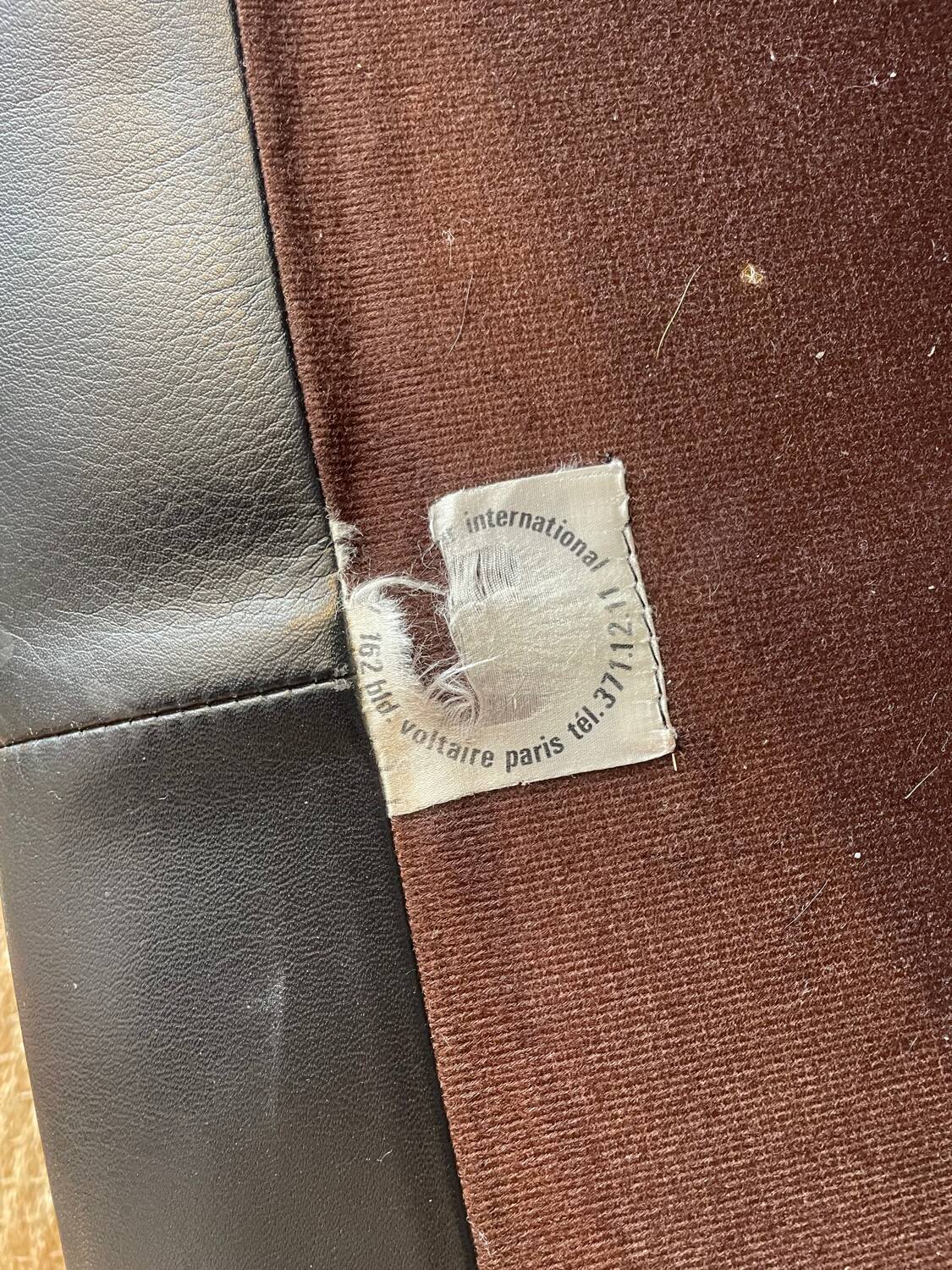 Leather sofa Mobilier International