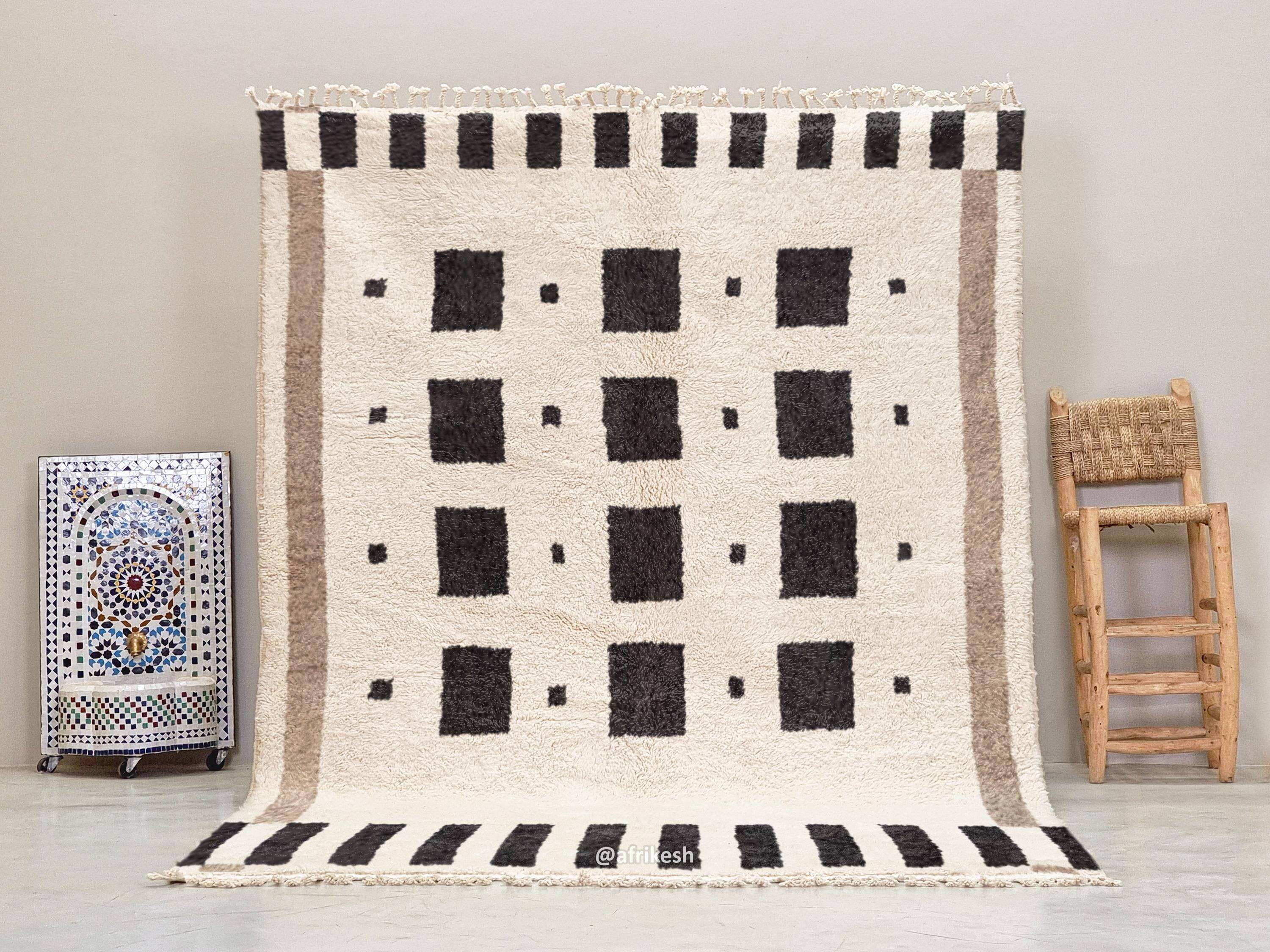 Rare handcrafted rug in natural wool, 200cm x 300cm