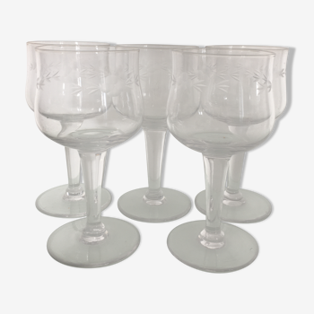 Series of 5 engraved foot glasses