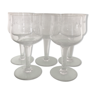 Series of 5 engraved foot glasses