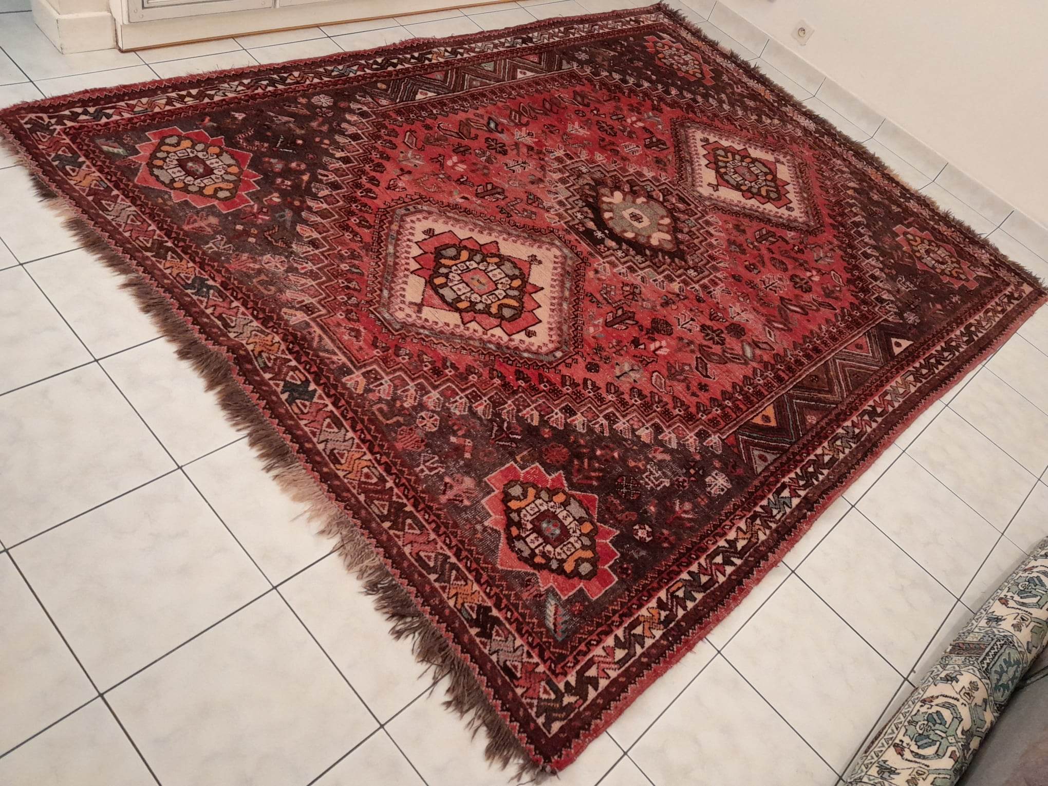 Handmade Persian Shiraz rug 292x220cm