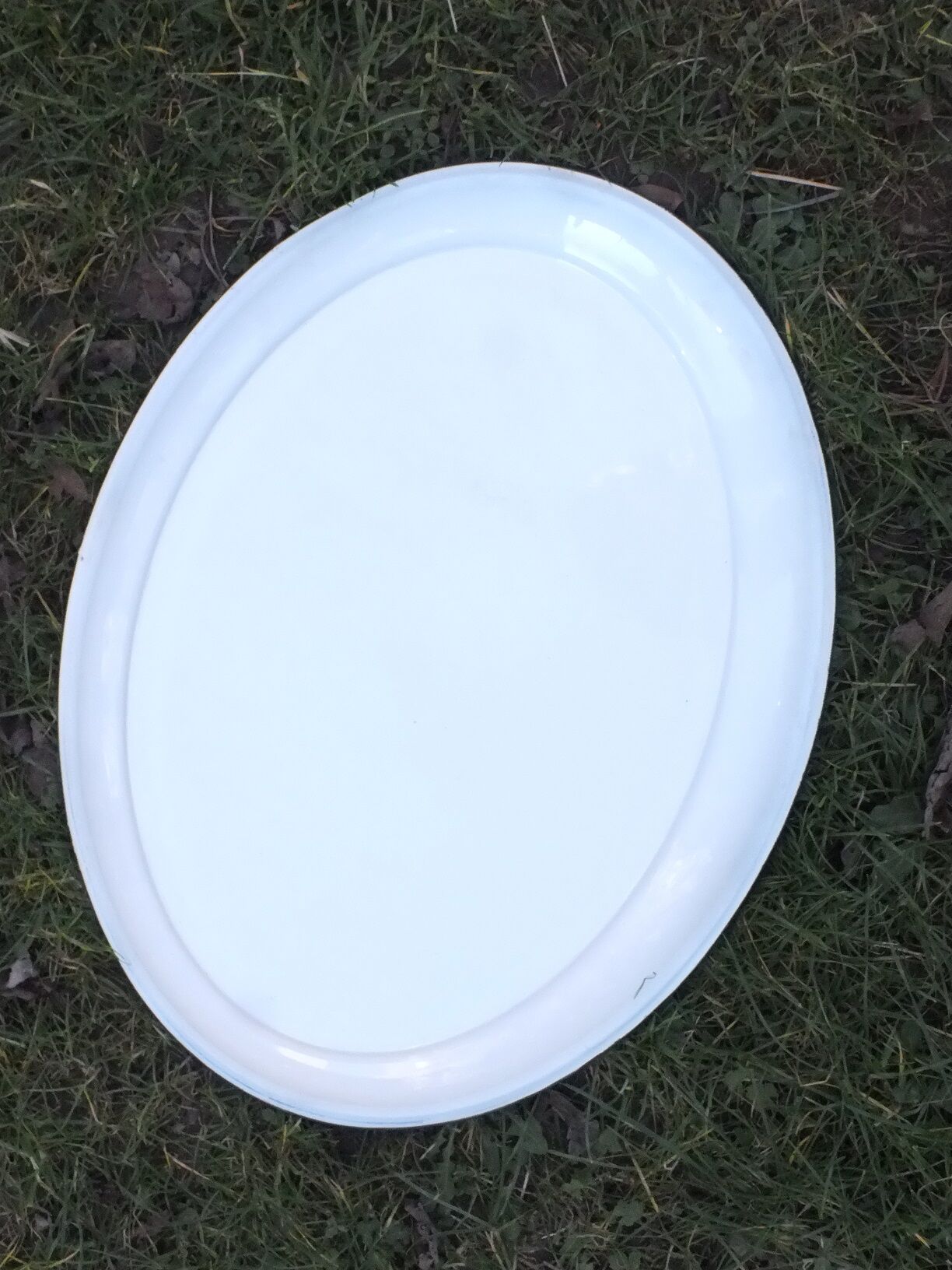 Metal enamelled plate