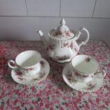 Teapot and its 2 cups and saucers Royal Albert Porcelaine "Lavender Rose"