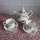 Teapot and its 2 cups and saucers Royal Albert Porcelaine "Lavender Rose"