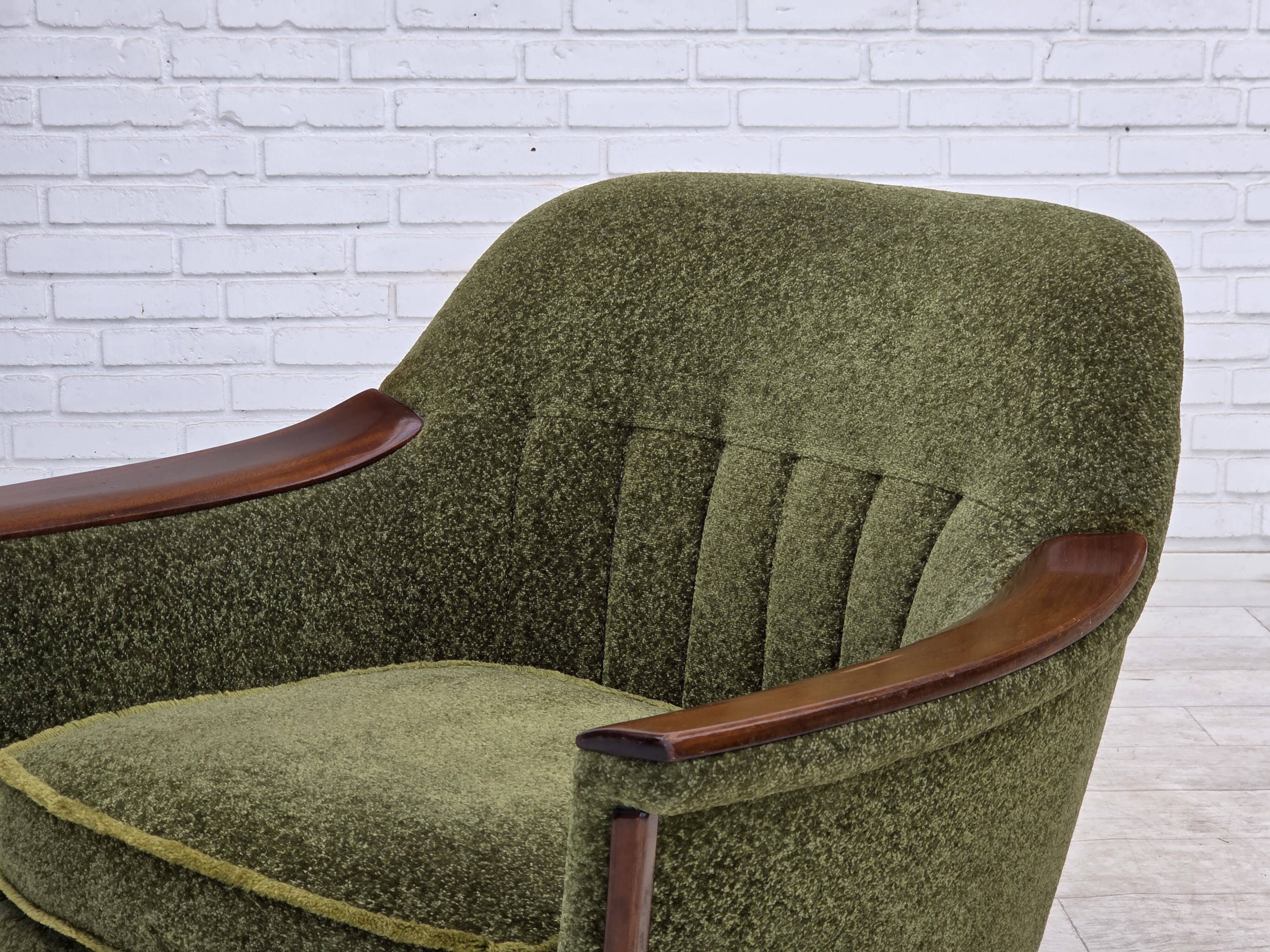 Fauteuil norvégien des années 1970, tissu de meuble vert, bois de teck,