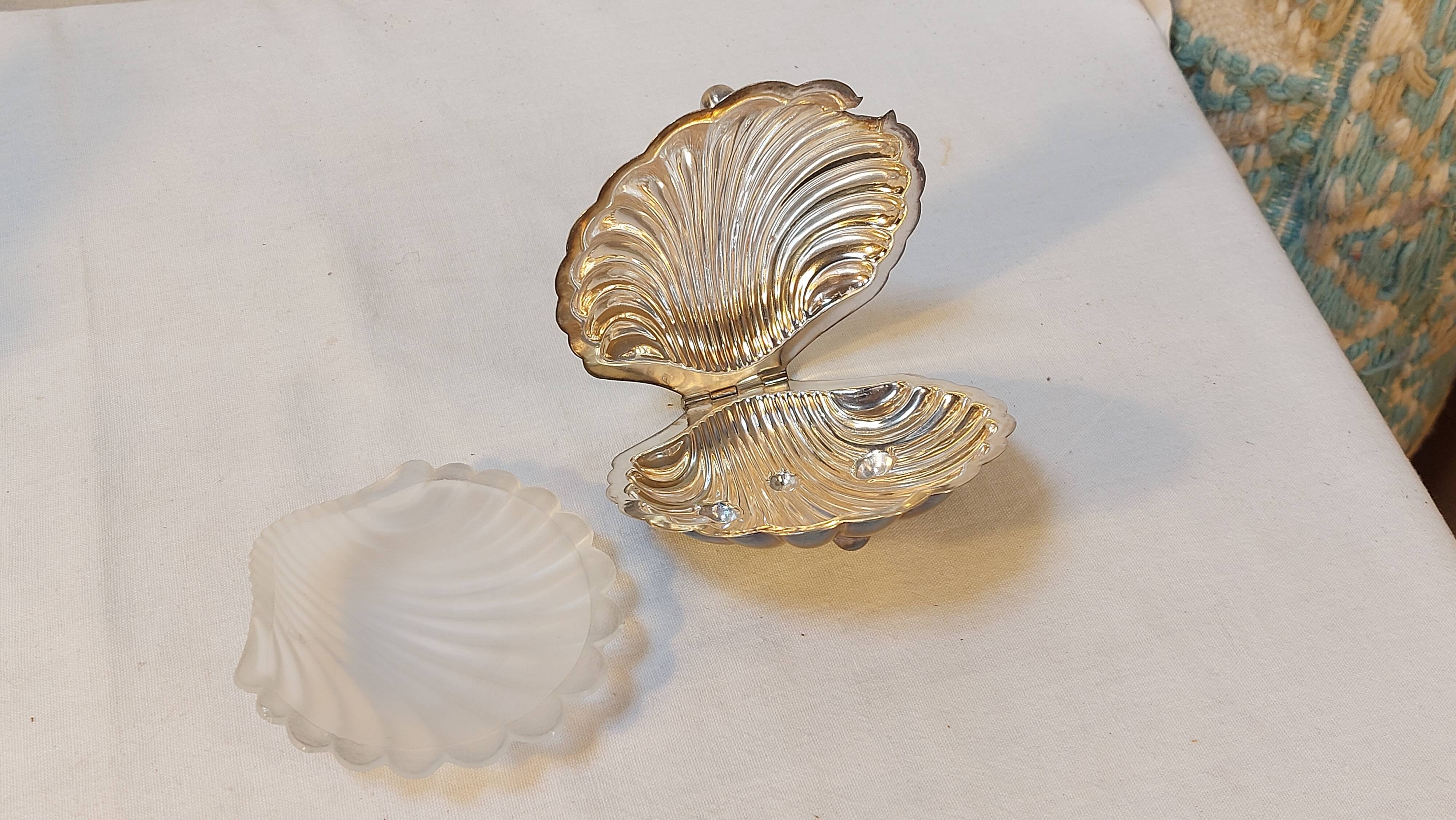 Silver-plated metal shell table butter dish with hallmarks - Art Deco