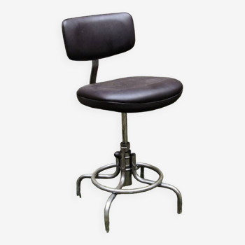 Swivel office chair