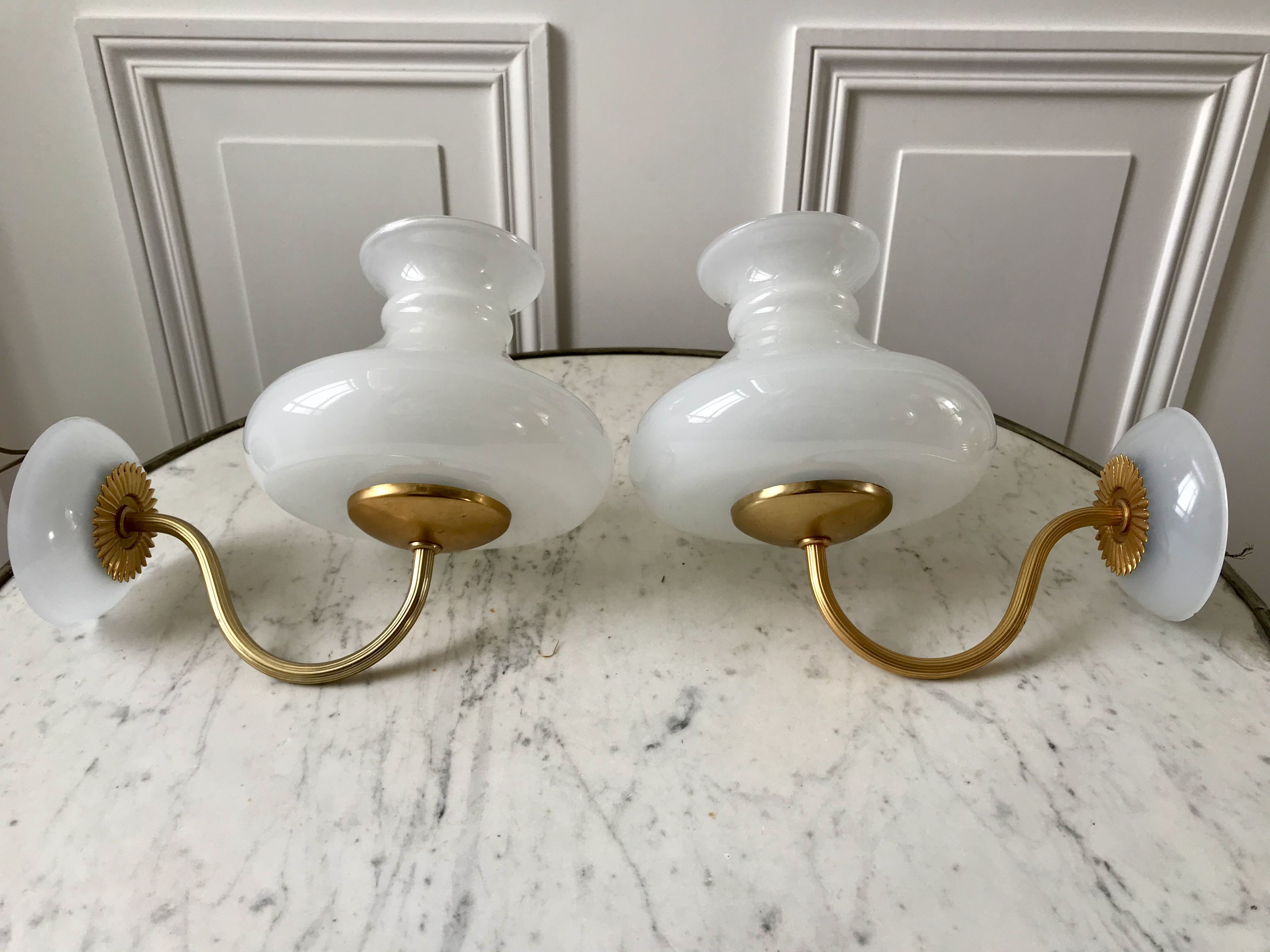 Pair of opaline tulip appliques on brass support 40-50s