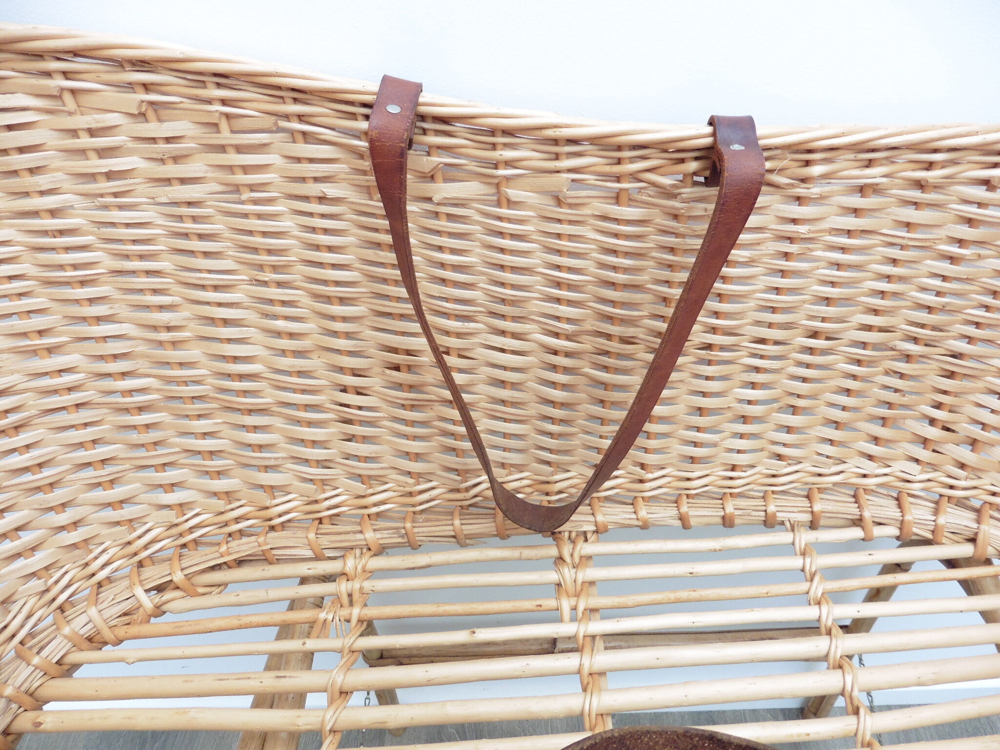 Basket Wicker on support