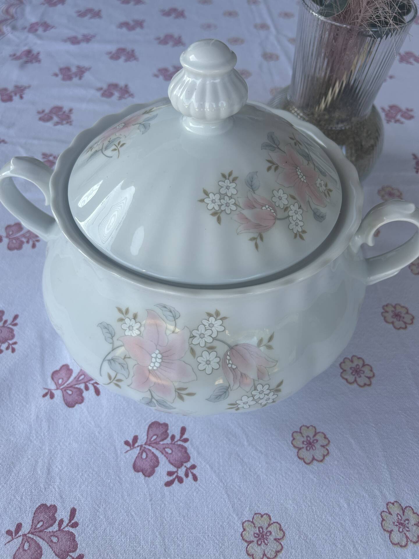 Porcelain soup tureen with floral pattern