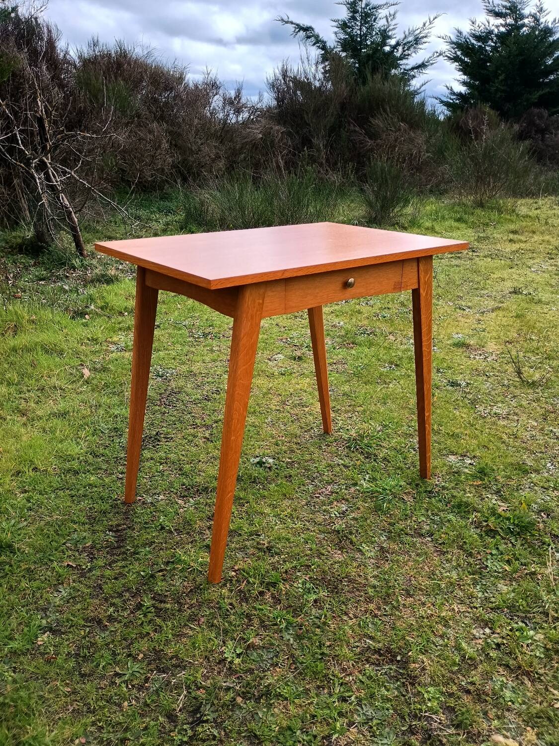 Compass leg desk