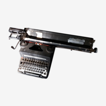 Machine à écrire Olivetti vintage