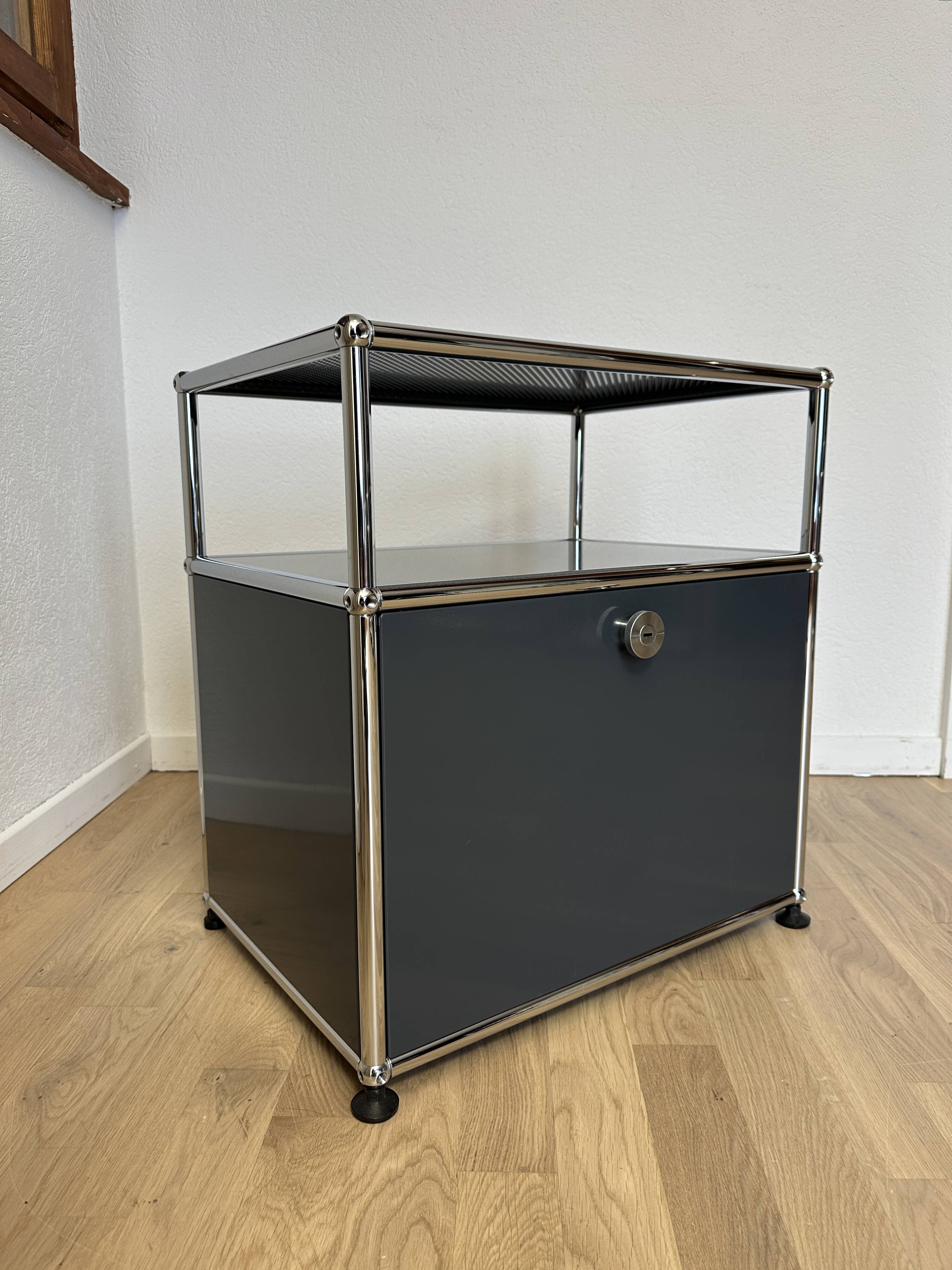 Meuble d’appoint USM Haller en Gris Anthracite