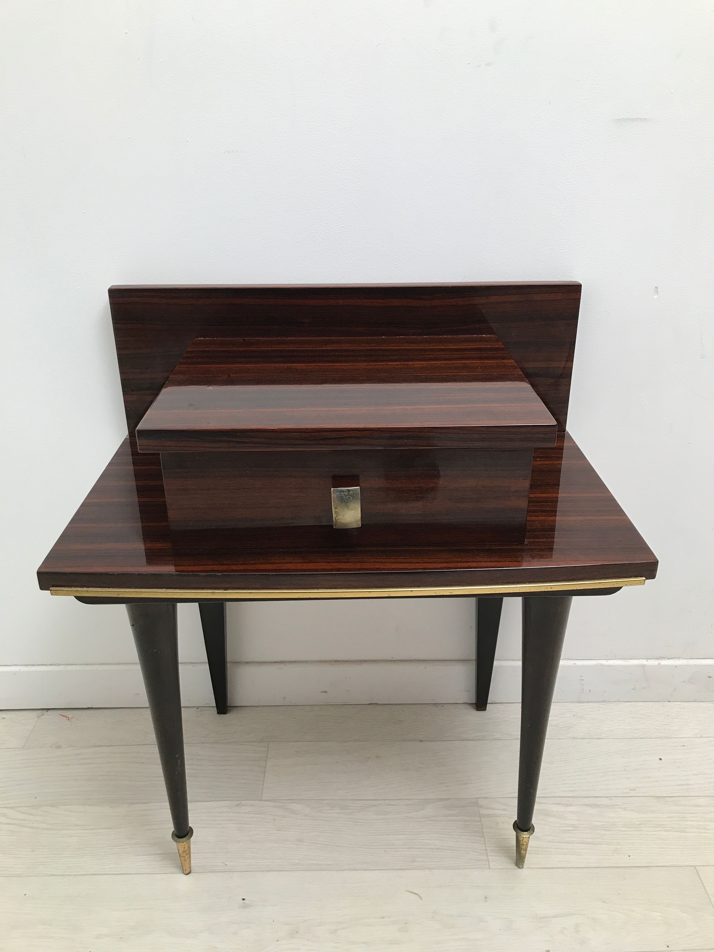 Chevet années 50-60 vintage en formica vernis laqué et pieds compas