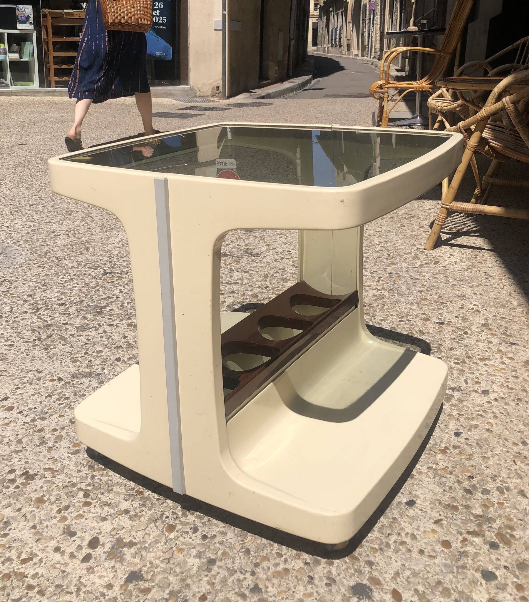 70s serving bar