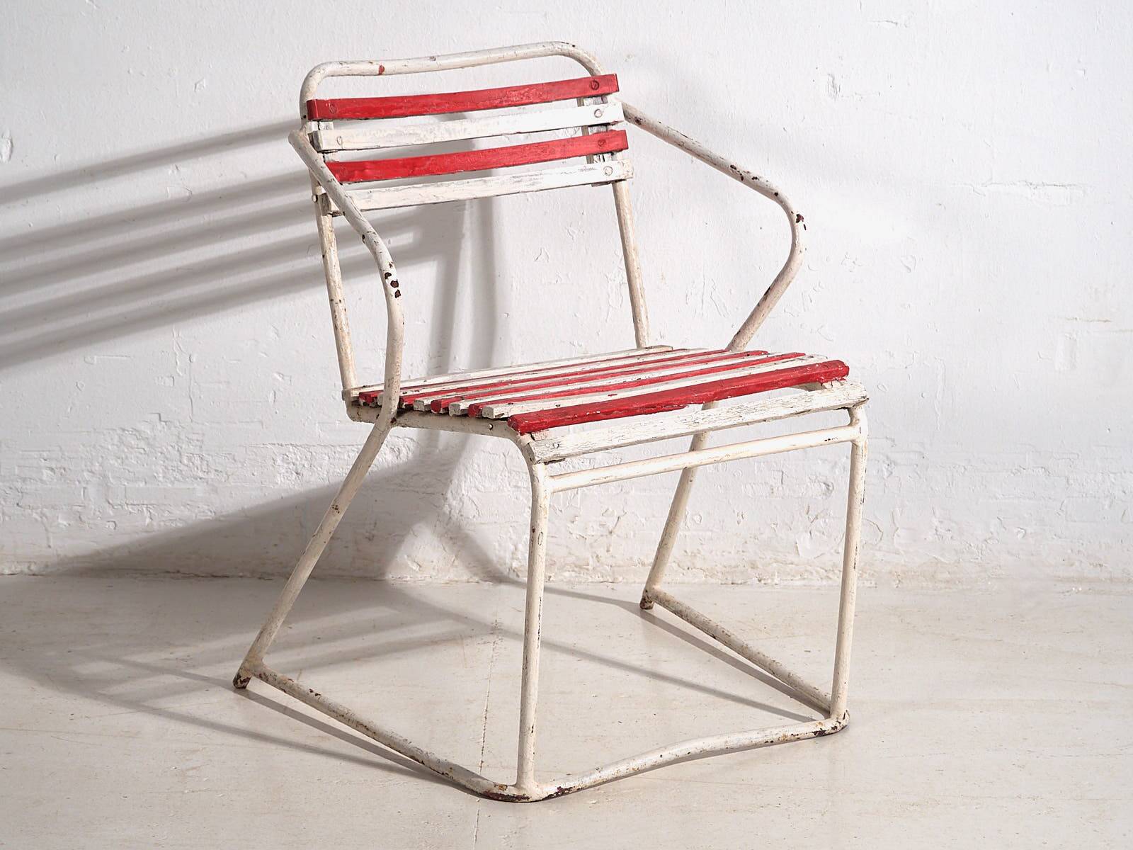 Antique outdoor stacking chairs (circa 1920). Set of 2 pieces.