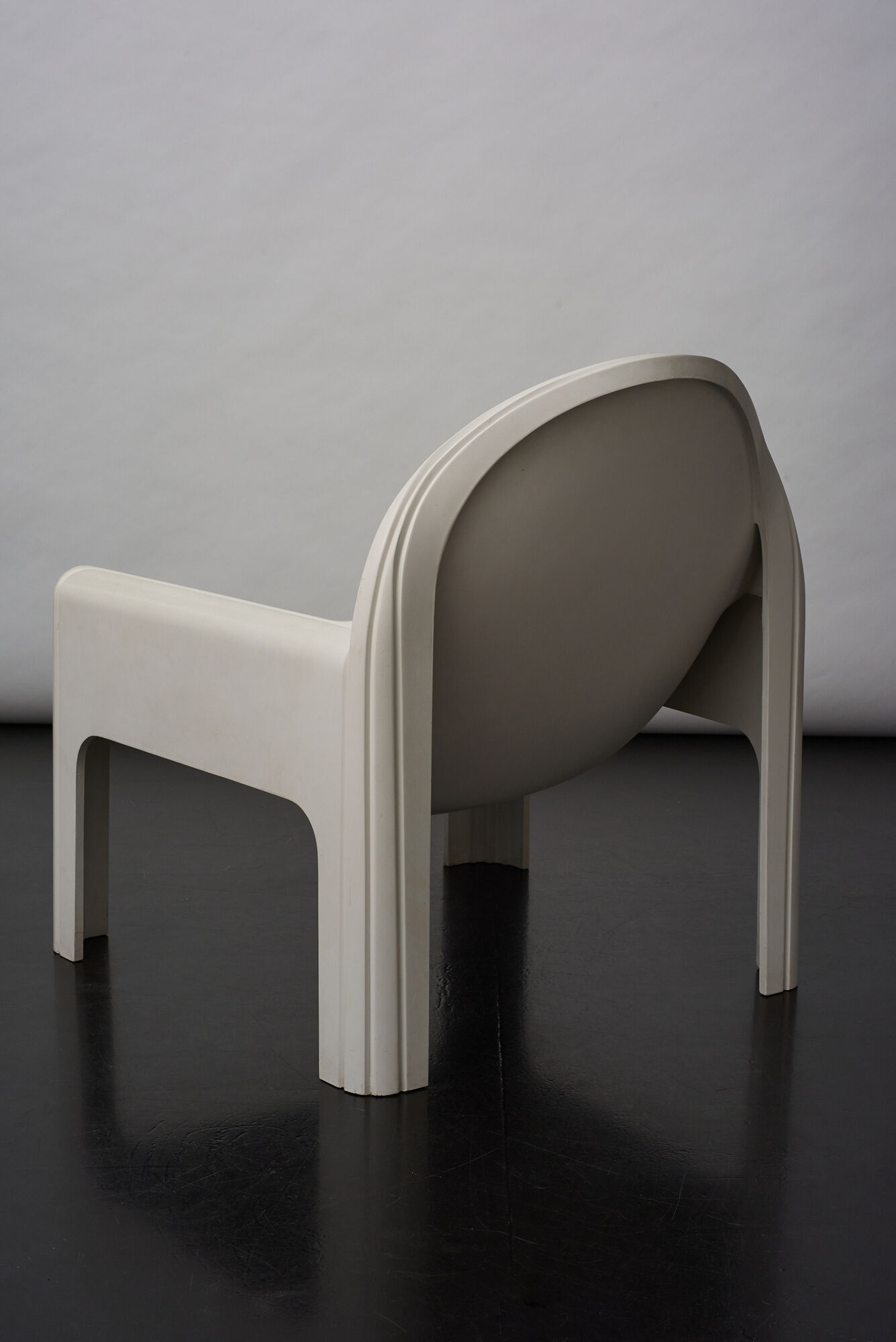 Fauteuil 4794 conçue par Gae Aulenti de Kartell, 1974