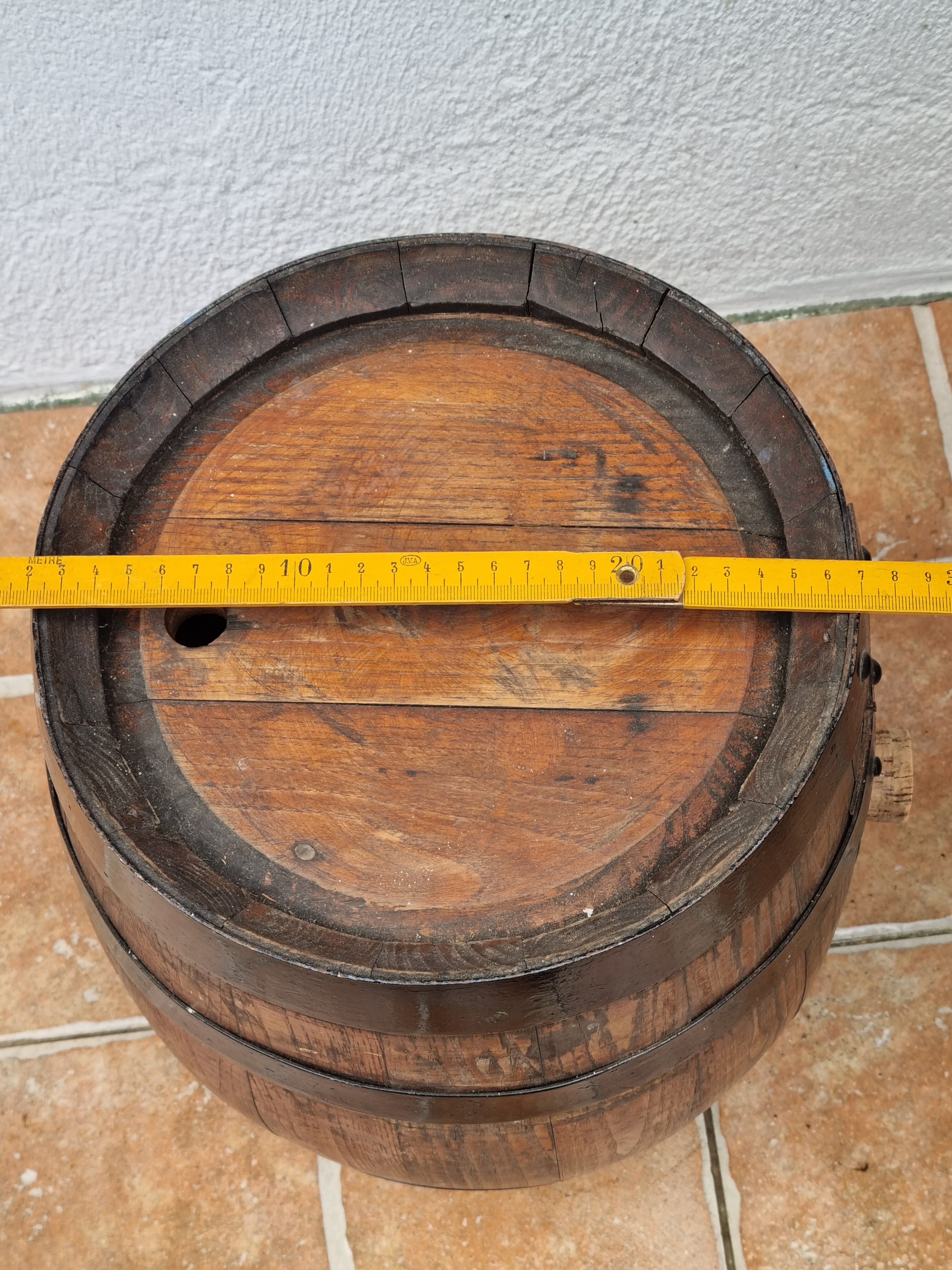 Barrel in oak surrounded by ancient metal, 38 cm
