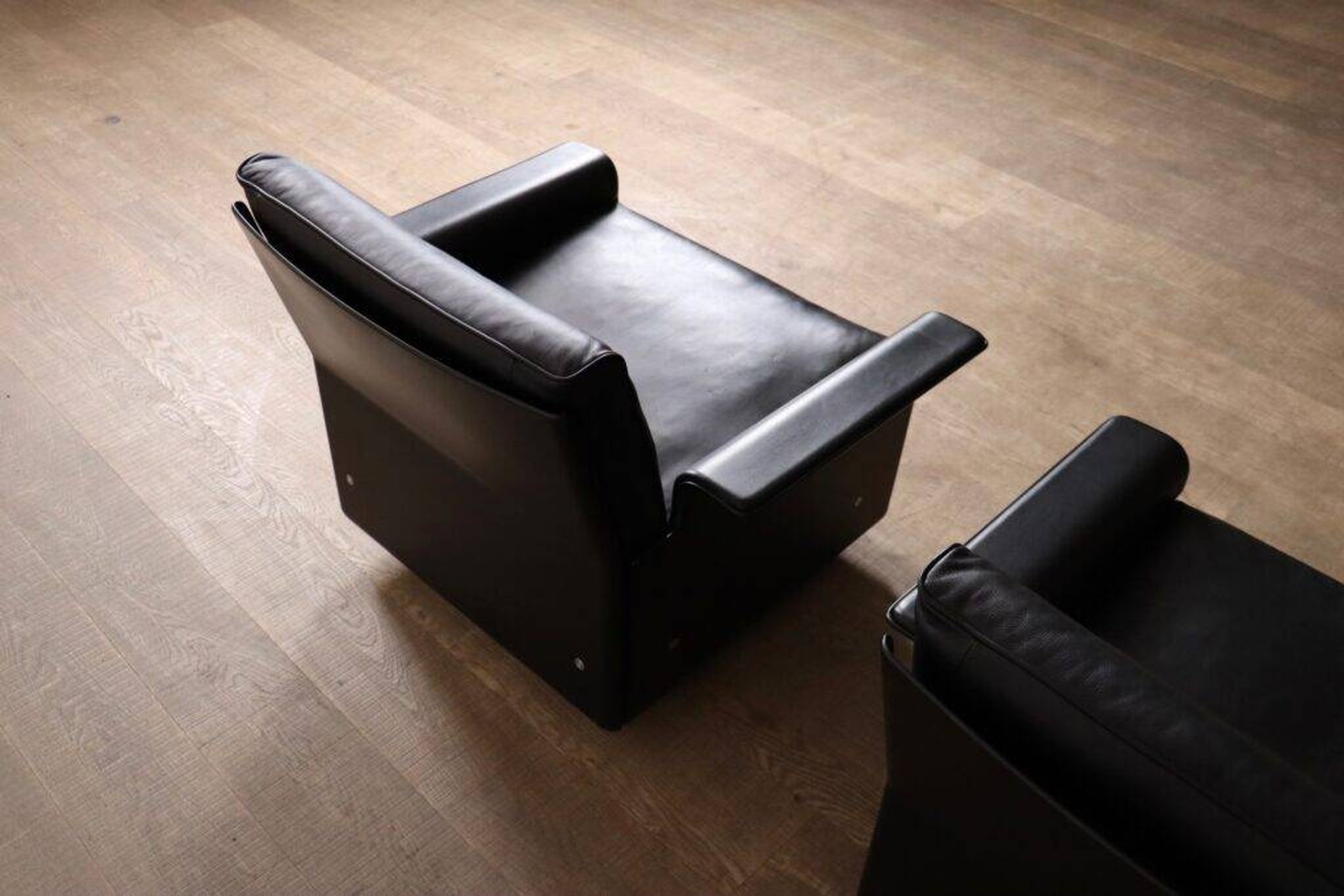 Pair of Dieter Rams Model 620 lounge chairs black leather for Vitsoe 1980s