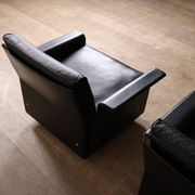 Pair of Dieter Rams Model 620 lounge chairs black leather for Vitsoe 1980s