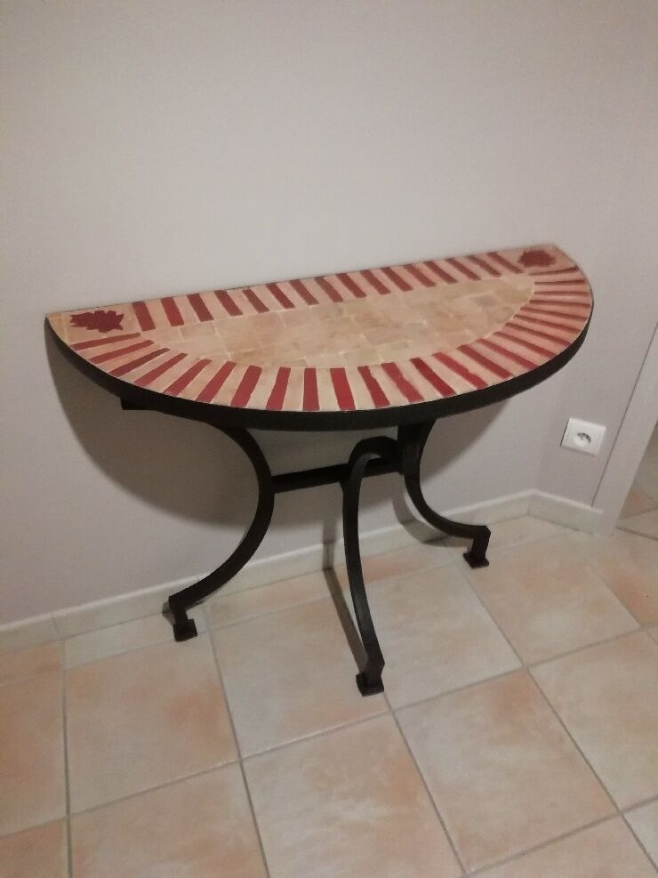 Half-moon console in Zellige and wrought iron