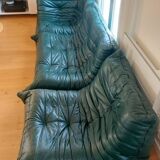 100% original et vintage (années 70) - Ensemble canapé Togo 4 à 5 personnes - Banquette 2 places, Banquette 1 place et angle 1 à 2 places en cuir vert forêt par Ligne Roset