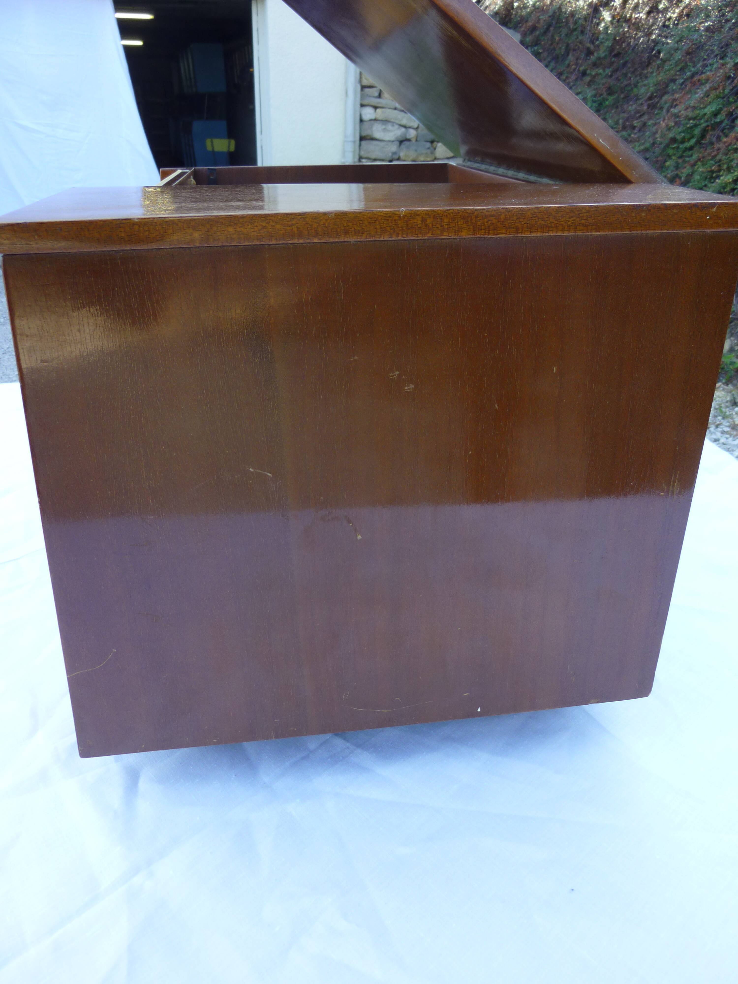 OCEANIC vinyl station