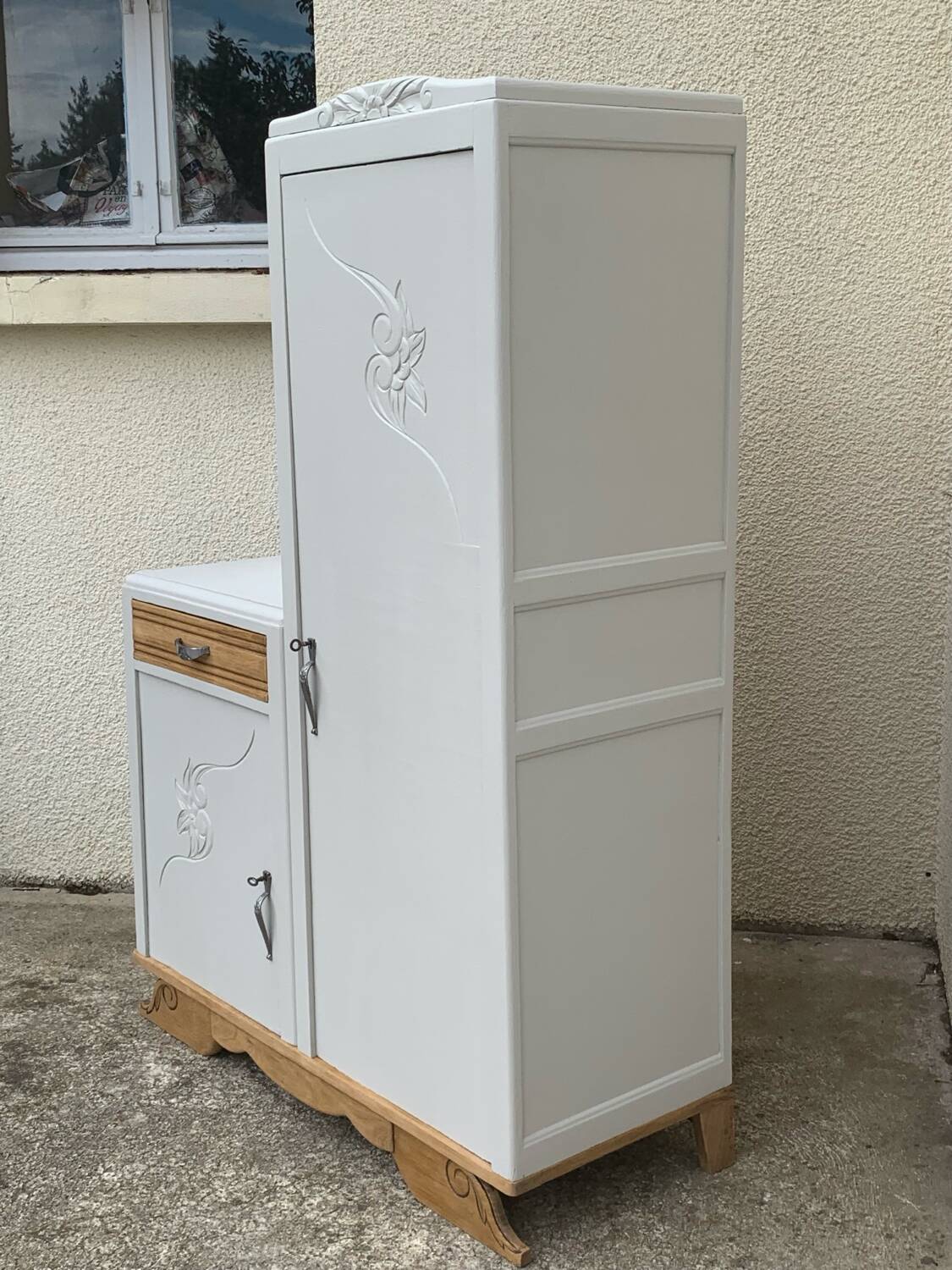 Asymmetrical Parisian Art Deco wardrobe 1930