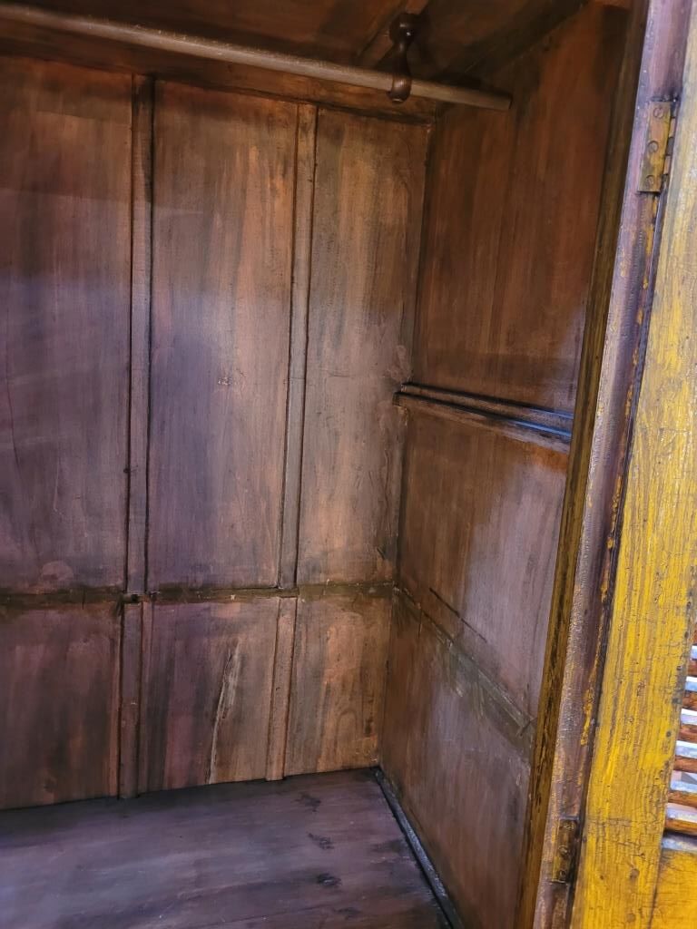 Indian wardrobe Rajasthan yellow, with clerestory