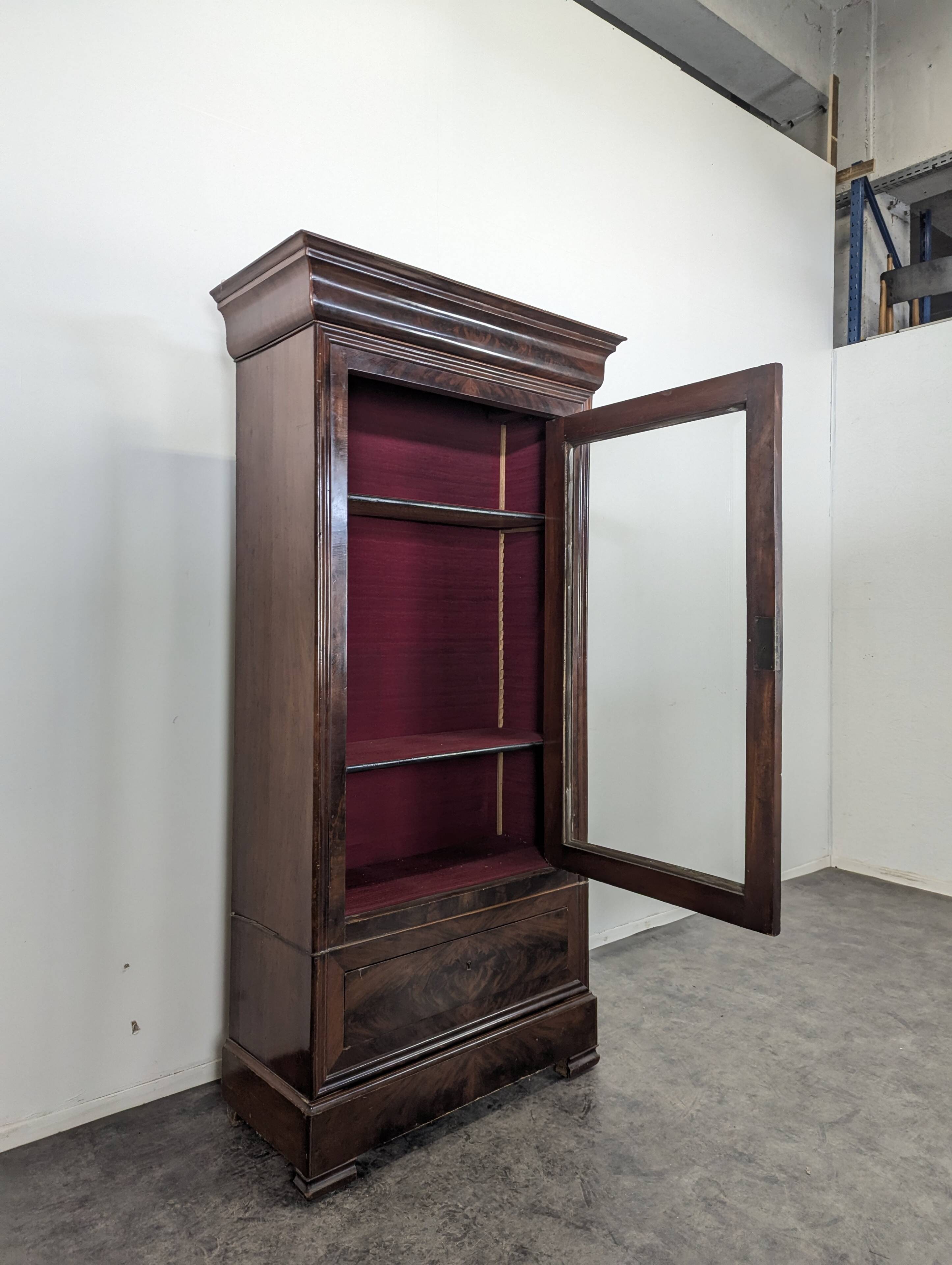 Louis Philippe period glass cabinet in flamed mahogany