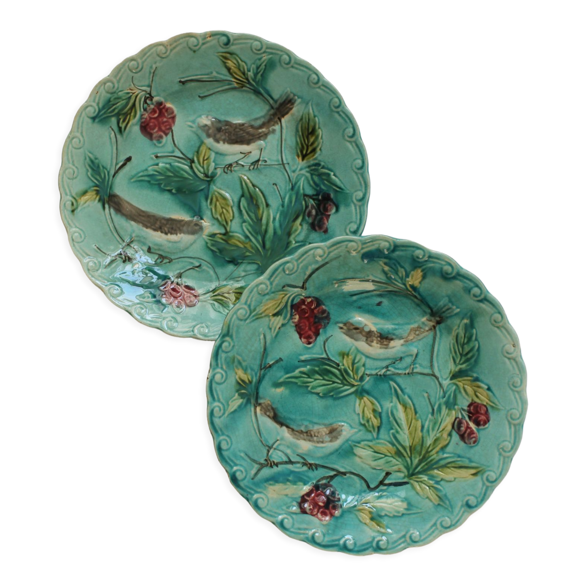 Assiette Ancienne En Barbotine Onnaing – Motif Fraises – Art Nouveau